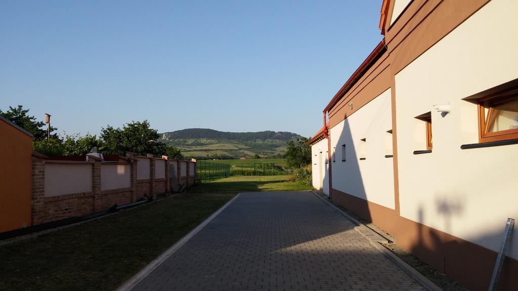 Penzion Dolni Dunajovice Luaran gambar