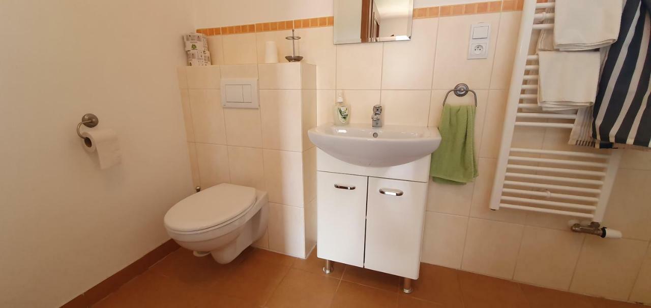 Penzion Dolni Dunajovice Luaran gambar